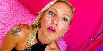 Cute blonde babe gets her juicy cunt filled with a hard phallus