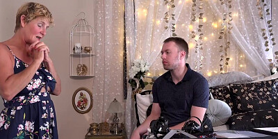 Aunt Judy's Busty Mature Stepmom Mrs. Molly Gets a Facial from Her Stepson