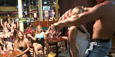 Striper gets a lot of blowjobs from these sex-crazed MILFs