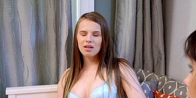 Jillian Janson teaches Stepbro the Secret to Keeping A Rich girls Pussy - S5:E4