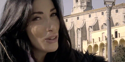 French whore Clea Gaultier puts a huge dick in her cunt after massage