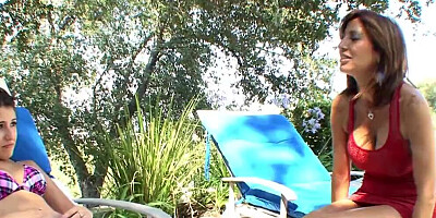 Missi Daniels & Tara Holiday are having lesbian sex at the picnic