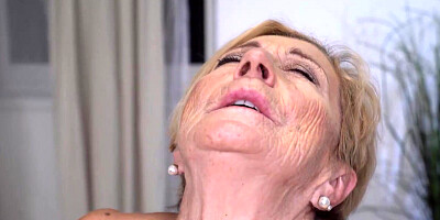 Kinky granny receives a facial after being banged