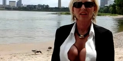 Mature footjob at the beach(NO SOUND)