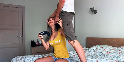Teeny keeps playing game while having pussy fucked