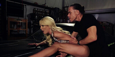 Dark garage fuck with a perfect blonde that needs D