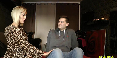 Sohn der Nachbarin verfuehrt