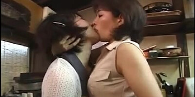Japanese mature lesbian (kissing fetish)