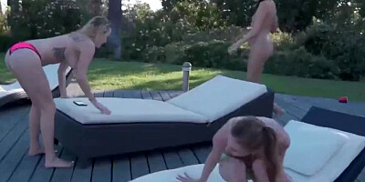 Slutty chicks are sharing dude's prick in an outdoor 4some