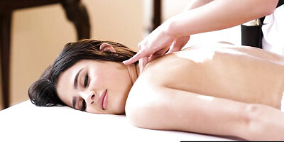 Aften and Kylie's clit sucking clip