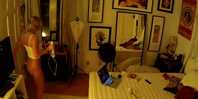 Lesbian teen step sis caught giving her pussy a massage trying to squirt