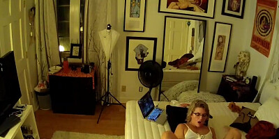 Lesbian teen step sis caught giving her pussy a massage trying to squirt