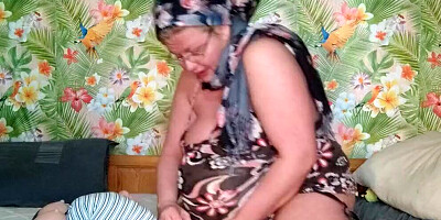Pregnant futa grandma please her dick and her pussy
