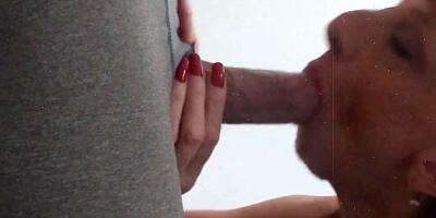 Sexy Granny Is A Oral Expert She Just Loves CUM