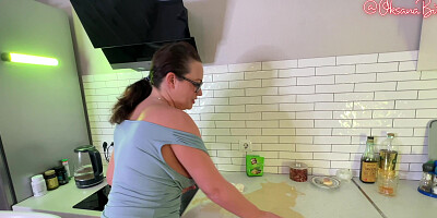 Mom I can't cum, can I use your mouth? The stepson fed his hot stepmother his cum for breakfast!