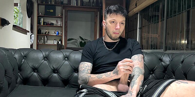 Mi Hermanastra quiere ayuda con la tarea y me encuentra masturbandome - Meg Vicious