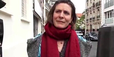 Amateur mature woman fucks with a stranger to earn some quick cash