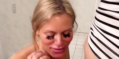 Big Tittied Stepmom Knows How Handle A Boner