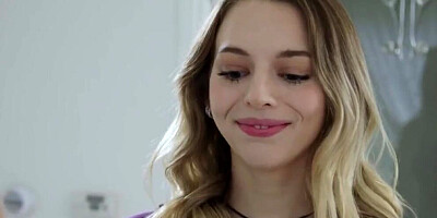 Sweet Heart Video - London River Can't Hide Her Attraction To Her Stepdaughter Lily Larimar Anymore