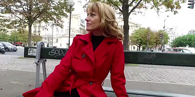 Naomi mature sexy va en club libertin avec son mari