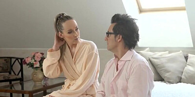 Nerdy guy eats some pussy and pushes hard cock in there