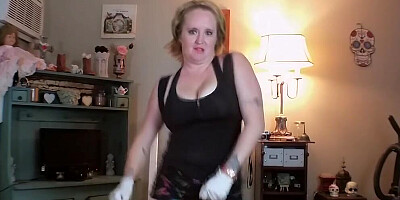 Chubby MILF gets jizz all over tits after sucking that dick