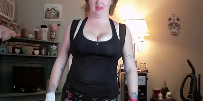 Chubby MILF gets jizz all over tits after sucking that dick