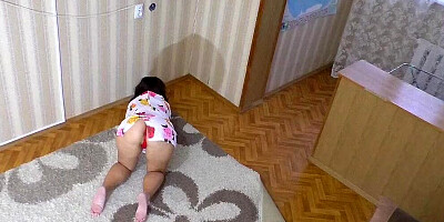 Milf kneels in a short dress and waits for anal sex