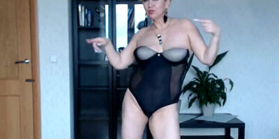 MILF AimeeParadise and her sexy dances with a nice bonus in the final