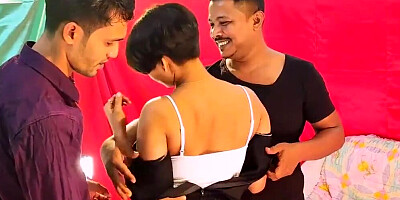 Amateur Latina is having fun in 3some with her mates