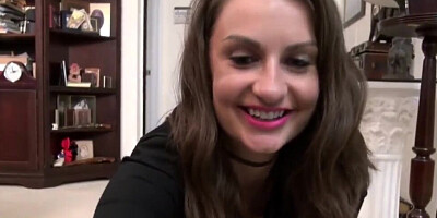 Well-shaped MILF Sahara shows her nice body for the fans