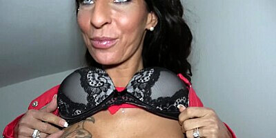Public Agent Genuine MILF fucks for cash