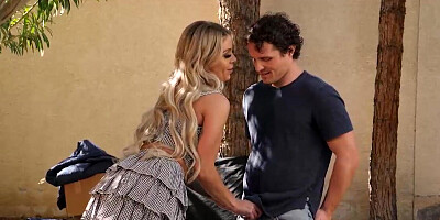 Guy welcomes stunner to the neighborhood by fucking her