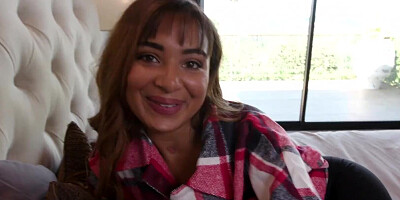 During A Thanksgiving Charades Game, Step Daughter Kissed Her Loving Stepdad, Which Gave Him A Boner