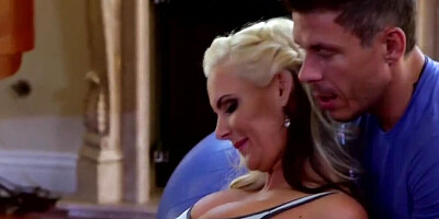 Horny Wife Double-Penetration and Facial