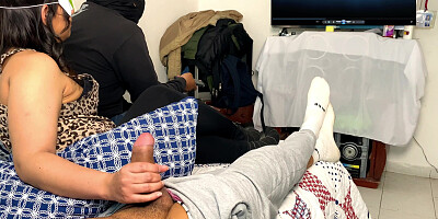 Unfaithful married touches my friend while we are all watching a movie on netflix, it can no longer be trusted! he cheated me