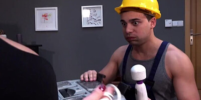 Tattooed MILF Heidi Van Horny is fucked by a horny workman