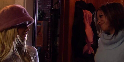 Busty Eve Laurence Outdoor-Fick mit Partner