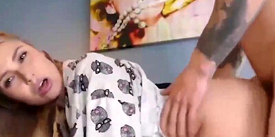 Step Mom Caught Son Jerking Off While Looking Her Bathing