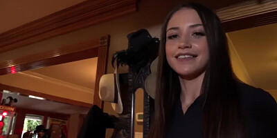 Young Real Estate Agent Fucks Client for first Sale