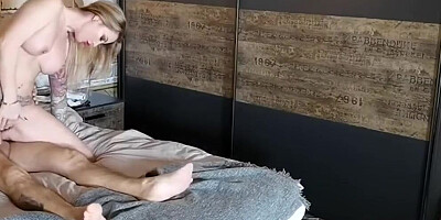 Meine Schwester schaut zu, wahrend ich ihren Freund ficke