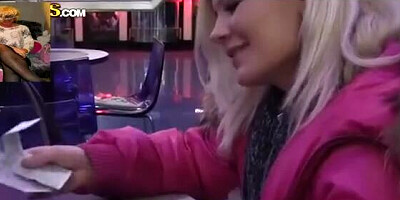 Blondi dressing room sex