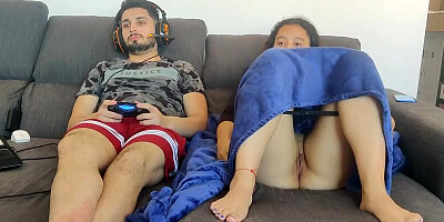 My stepsister gave me a handjob while I played playstation