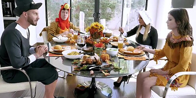 Brooklyn Chase & Rosalyn Sphinx are having 4some on the floor with two studs