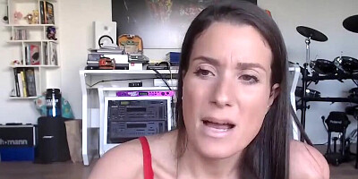 Webcam MILF talks dirty with fans and shows her ass