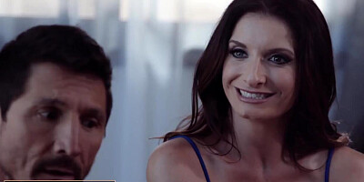 Sex of the woman and lover takes place in the bedroom