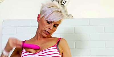 Aged mature Inke lubes and dildo pumps her pussy (Kathy White, Brand New)