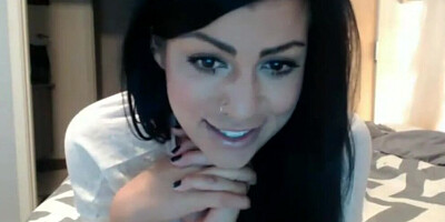 Beautiful camgirl Briana Lee knows that you want to see her big round booty