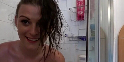 Amateur chick is posing naked in front of the cam