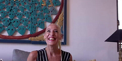 Amateur MILF Yelena Vera agrees to fuck on the camera for cash